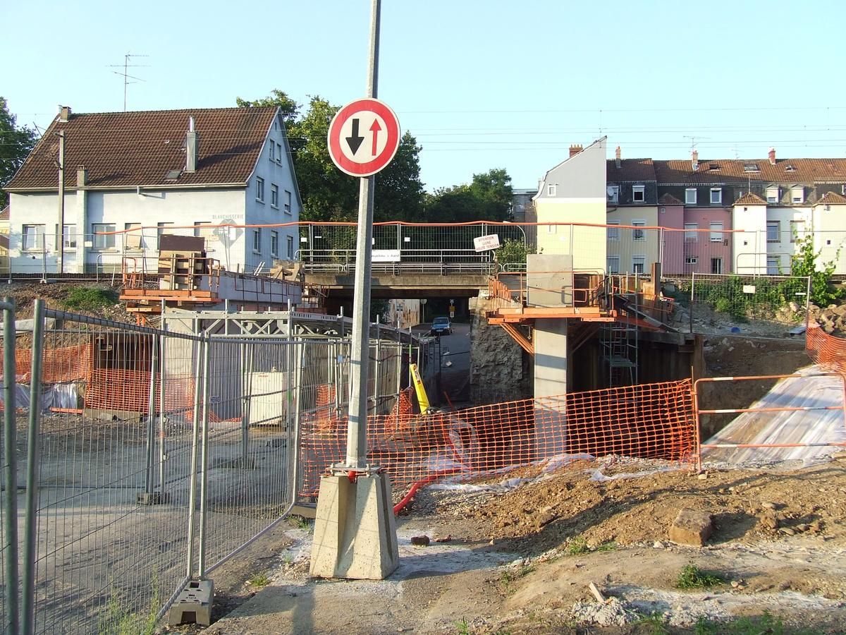 Mulhouse(68): Pont du Tunnel. Pont de la nouvelle ligne du Tram-Train en construction sur la Rue du Tunnel 