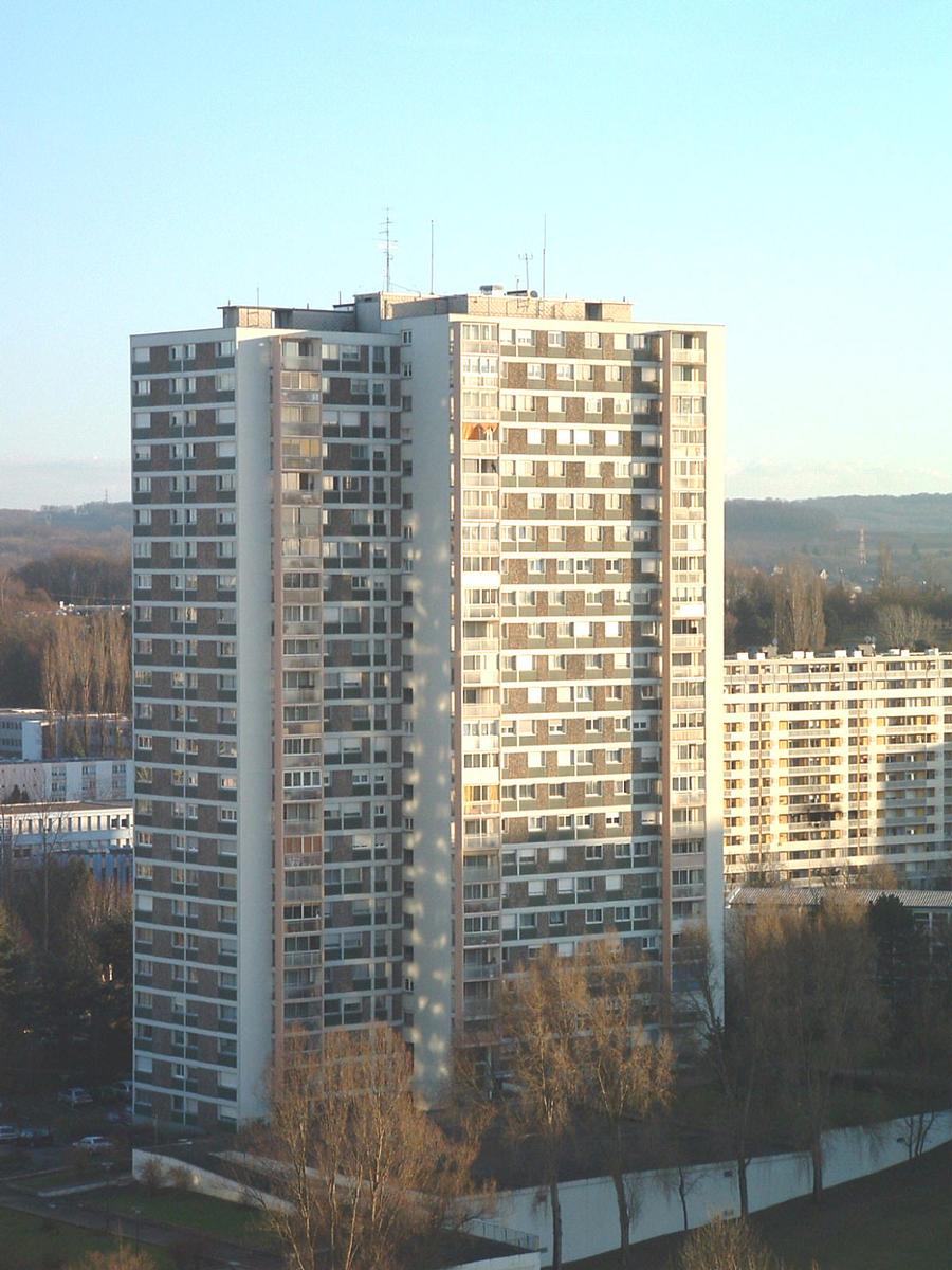 Immeuble d'habitation Plein Ciel A. 25 niveaux. Architectes Loods et Spoerry (1970). Hauteur 71,4 m (80 m à la pointe de l'antenne) 
