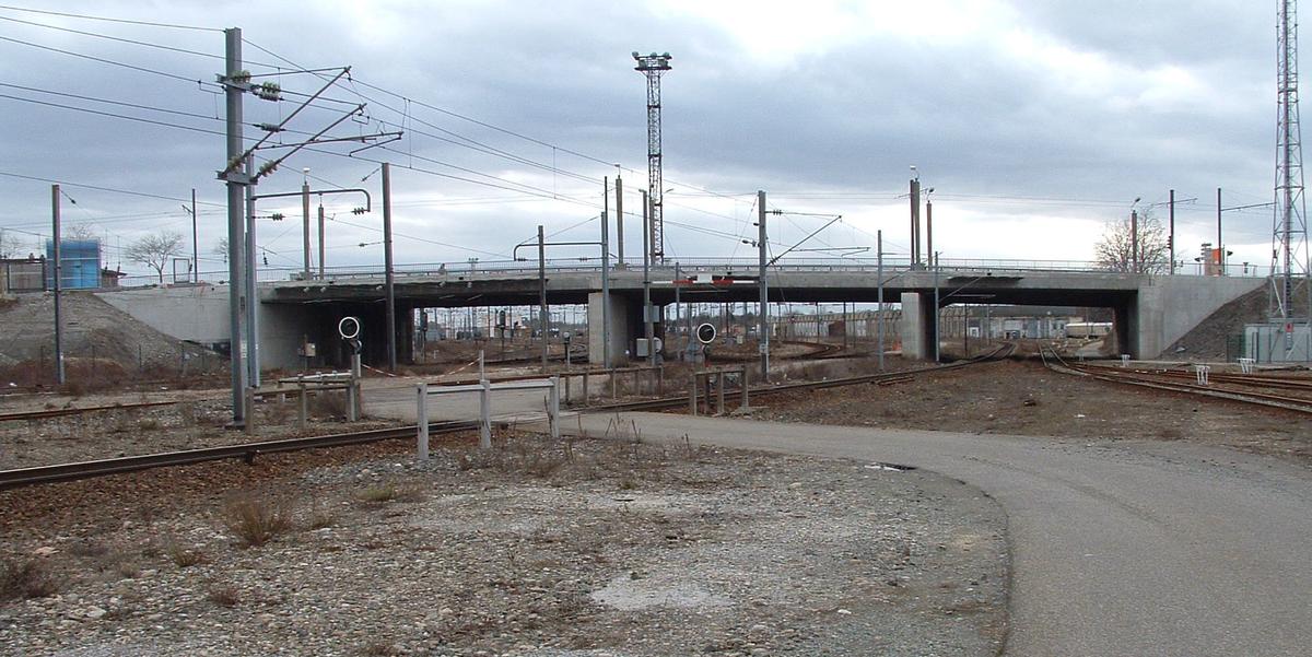 Mulhouse: Construction du pont-rail pour le Tram-Train (ligne Nord-Sud) au-dessus des voies ferrées de la Gare du Nord. (Vu côté Est) 