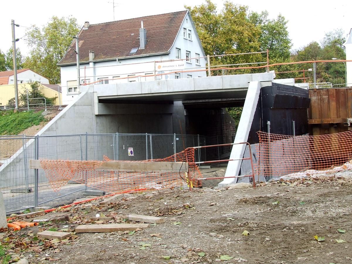 Mulhouse: tram-train, ligne Mulhouse-Thann Construction d'un pont-tramway rue du Tunnel dénomé Pont du Tunnel. Travaux fin octobre 2008