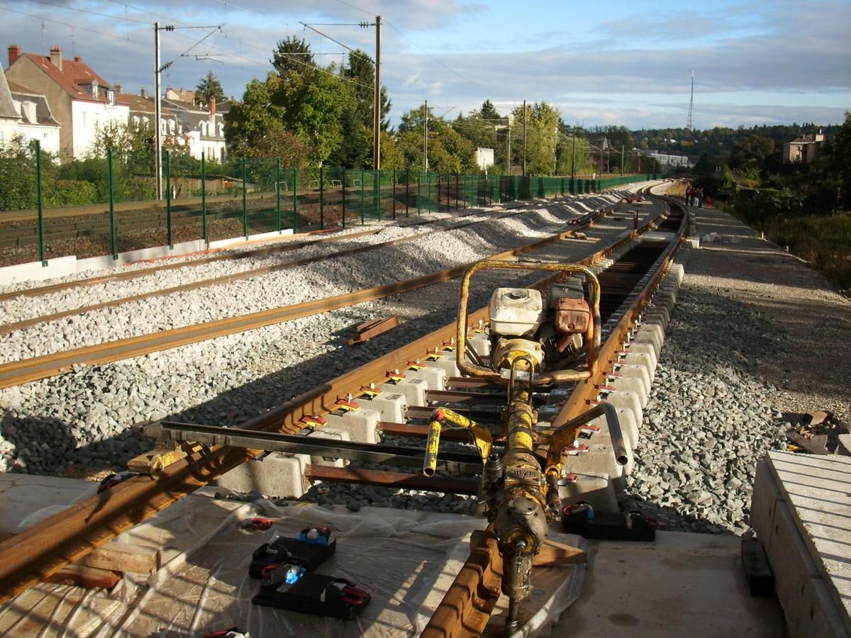 Fiche média no. 154507 Mulhouse : Construction de la ligne Mulhouse-Thann du Tram-train entre les quartiers Zu-Rhein et Daguerre. Vue en direction du centre-ville de Mulhouse