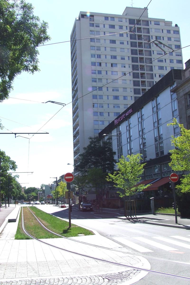 Mulhouse: Ligne Nord-Sud du Tram aux abords de la Place du Général De Gaulle 