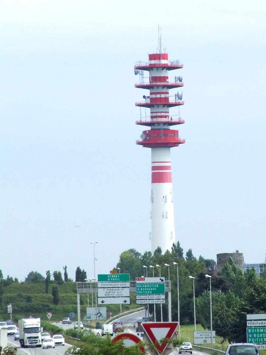 Emetteur radio-télécommunications dans les quartiers Ouest de la ville de Nantes 