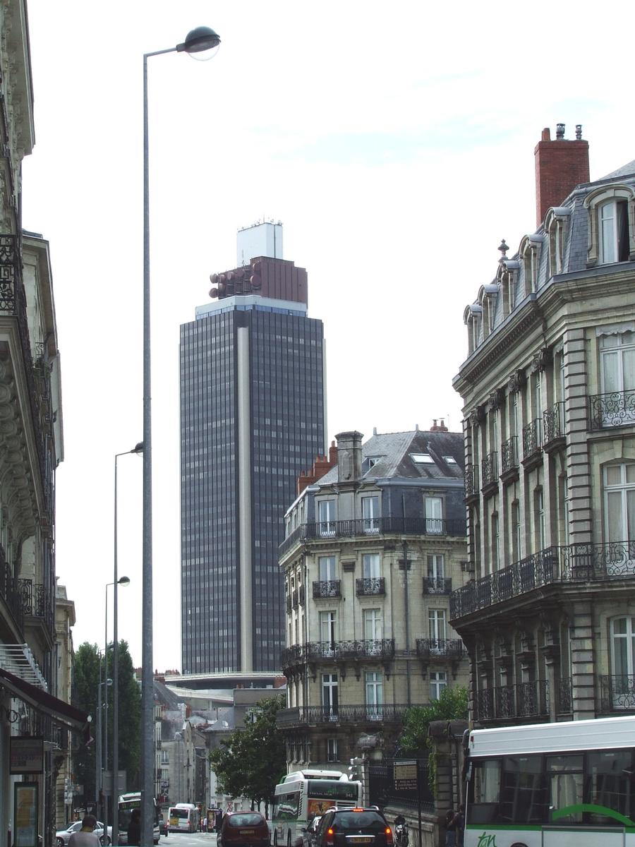 Nantes: IGN (Immeuble de Grande Hauteur). La Tour de Bretagne 