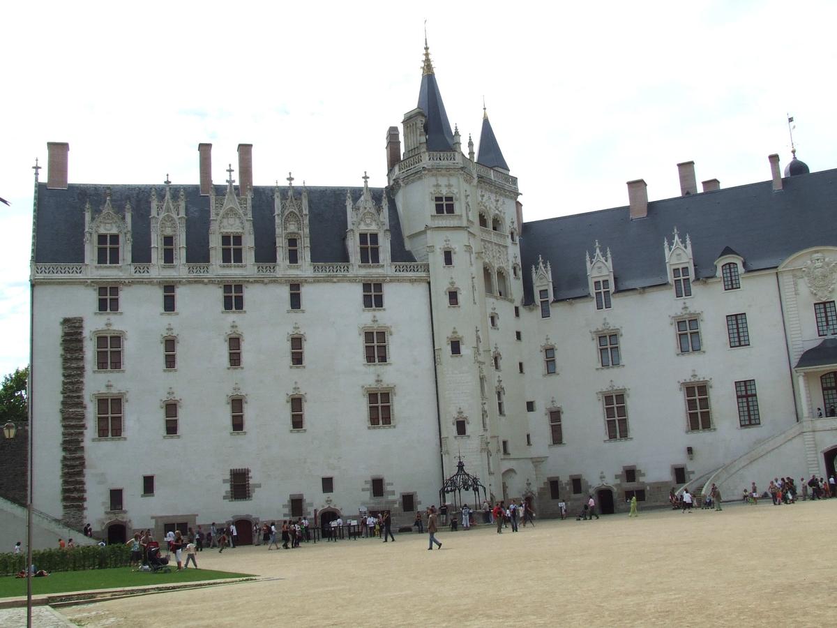 Château des Ducs de Bretagne. Vues prises à l'intérieur de l'enceinte 