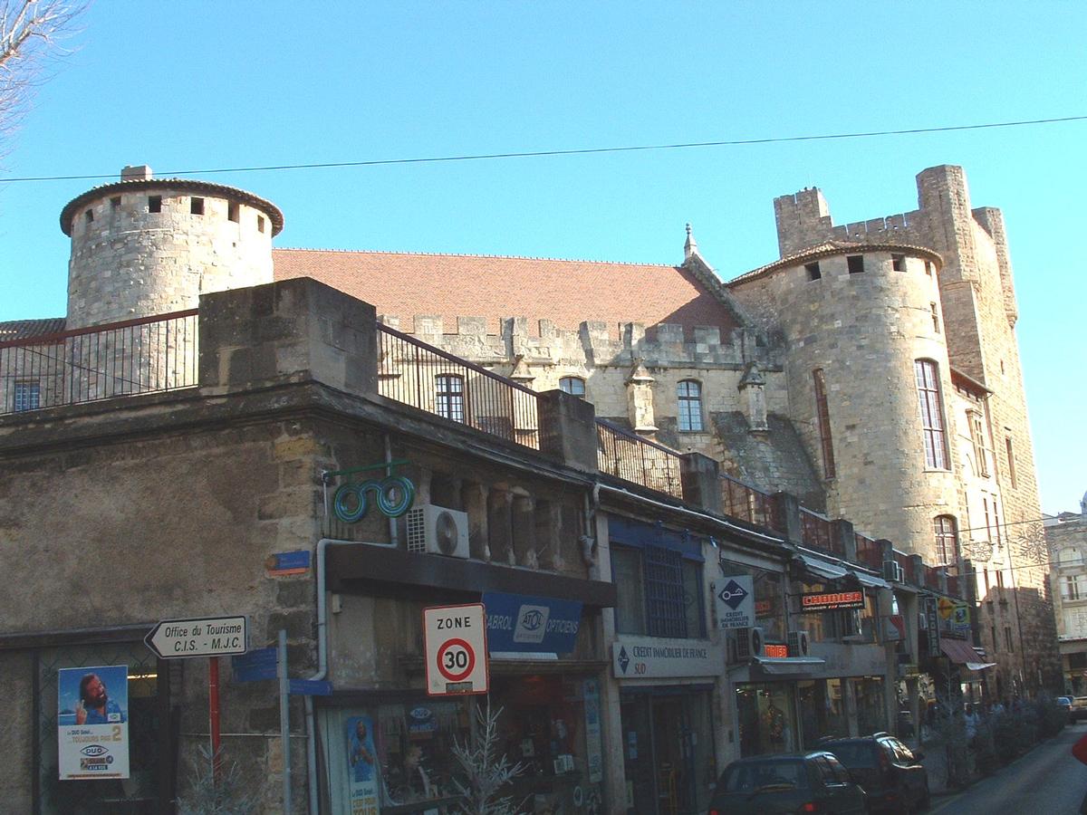 Le Palais des Archevêques à Narbonne. Aujourd'hui il fait fonction d'Hôtel de Ville 