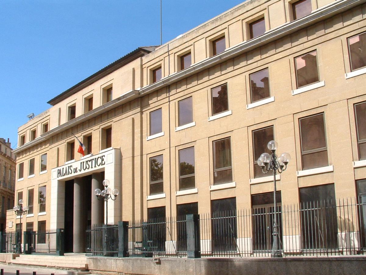 Façade ouest du Palais de Justice de Nîmes 