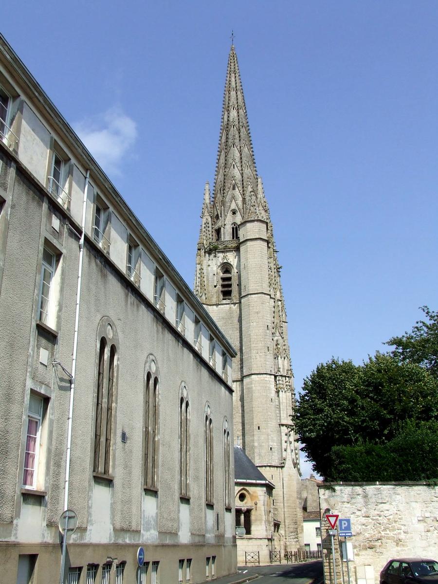Eglise Notre-Dame de Niort.hauteur de la flèche: 75 m 