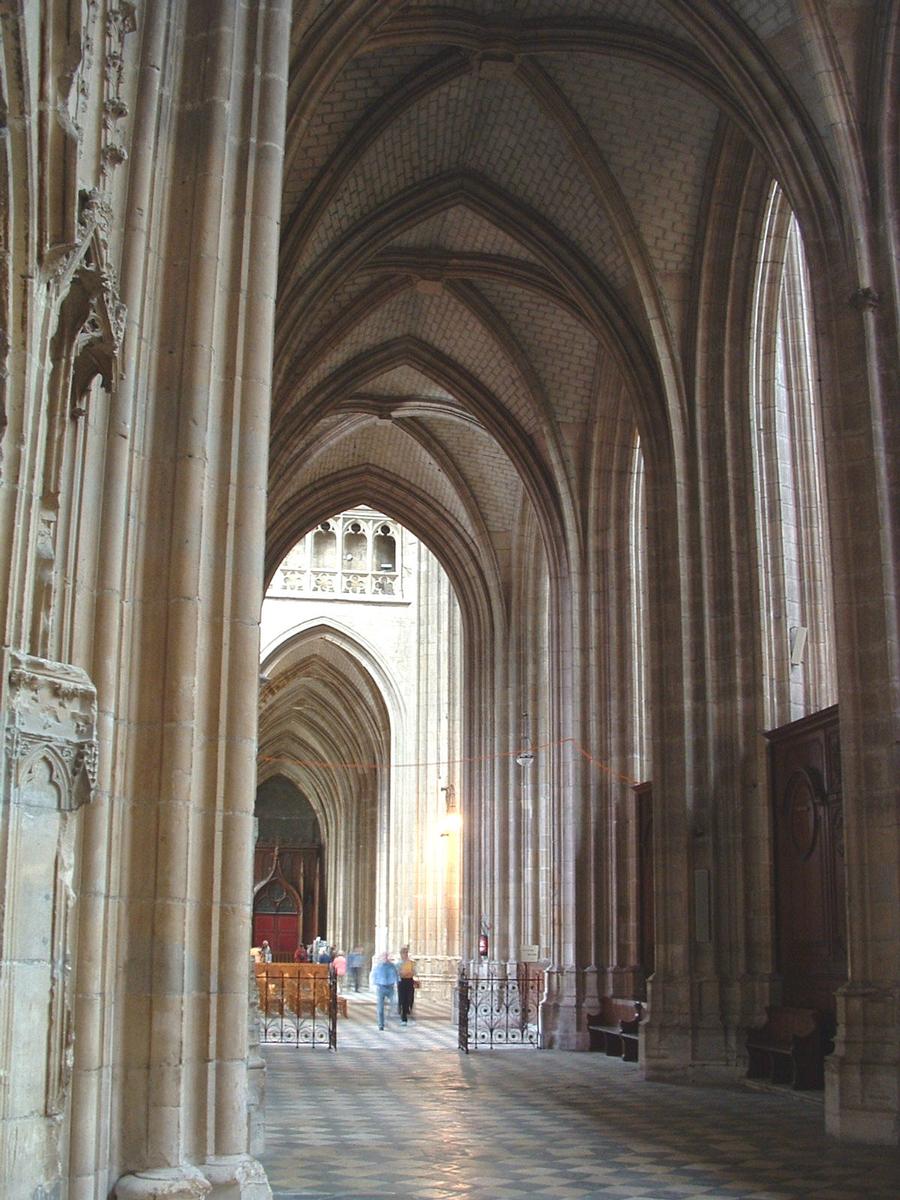 La cathédrale d'Orléans.(Vues intérieures) 