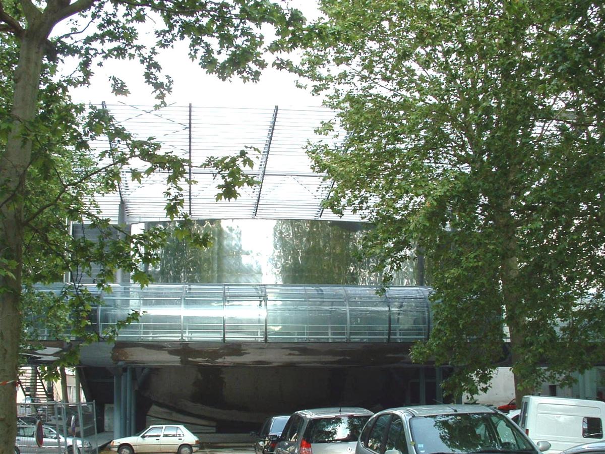 Orléans: Théâtre et Centre des Arts Contemporains. (Extension construite en 1994) 