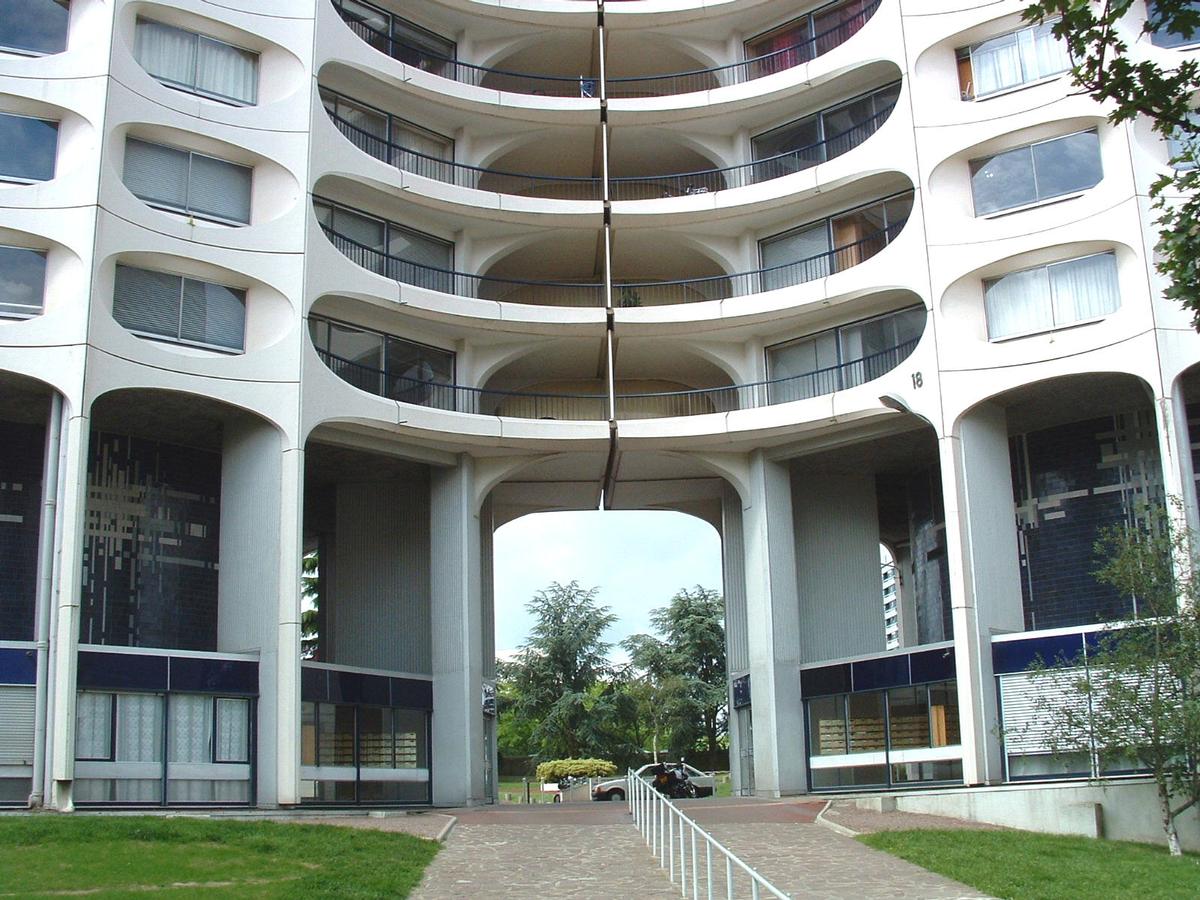 Immeuble le la Sécurité Sociale, Rennes D'une hauteur de 58 m, l'immeuble à 19 niveaux dont 1 RdC, 16 étages, 1 attique, 1 niveau technique