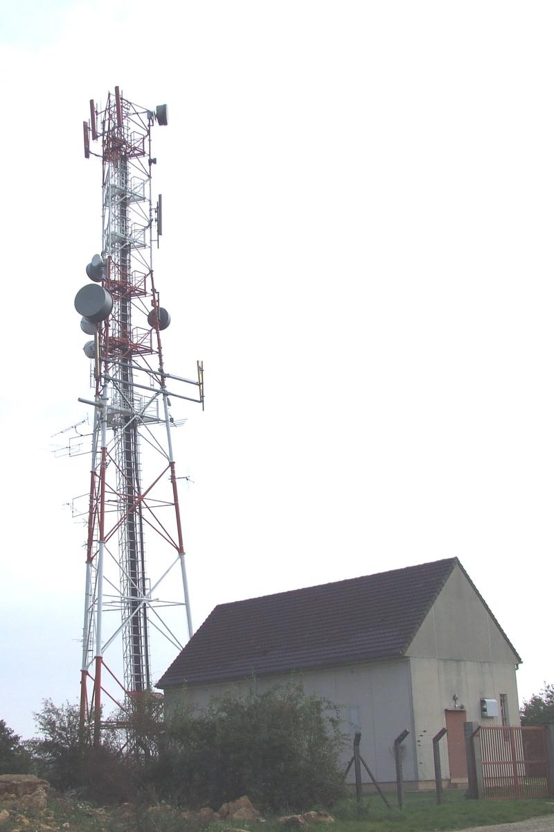 Emetteur FM et téléphonie de Rouffach (68/Haut-Rhin/Alsace).Hauteur 41 m 