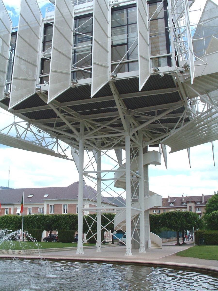 La Tour de la Liberté (1990) à Saint Dié (88-Vosges-Lorraine). Hauteur: 36 m 