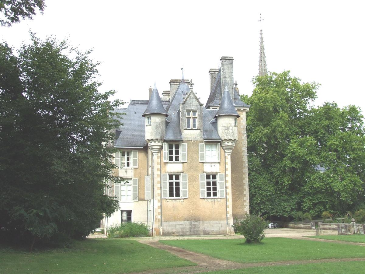 Saint-Julien-l'Ars Castle 