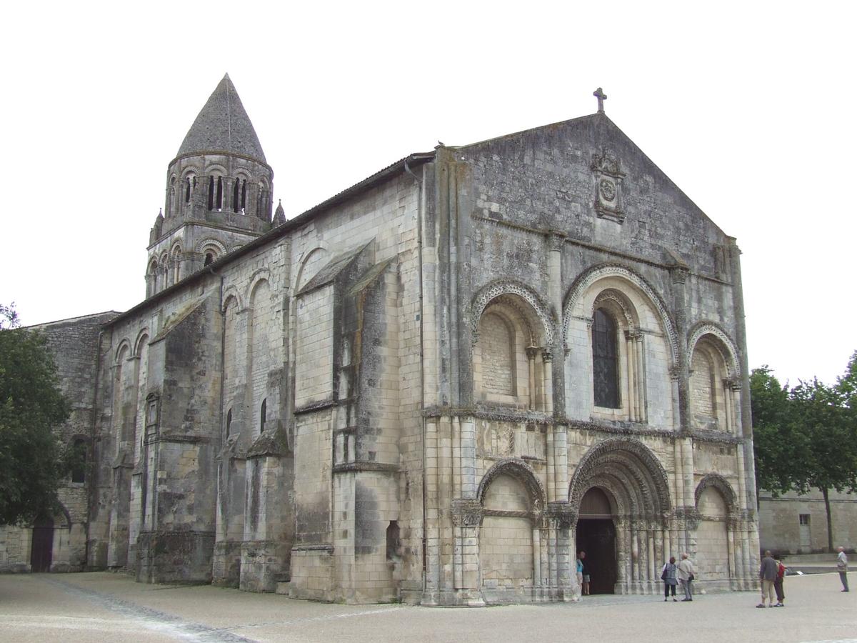 Saintes: Le monastère 