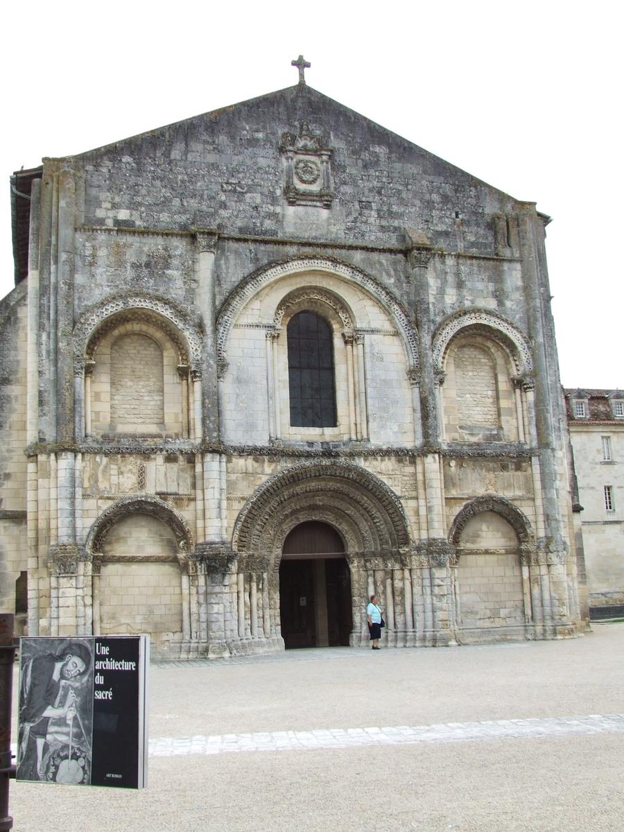 Saintes: Le monastère 