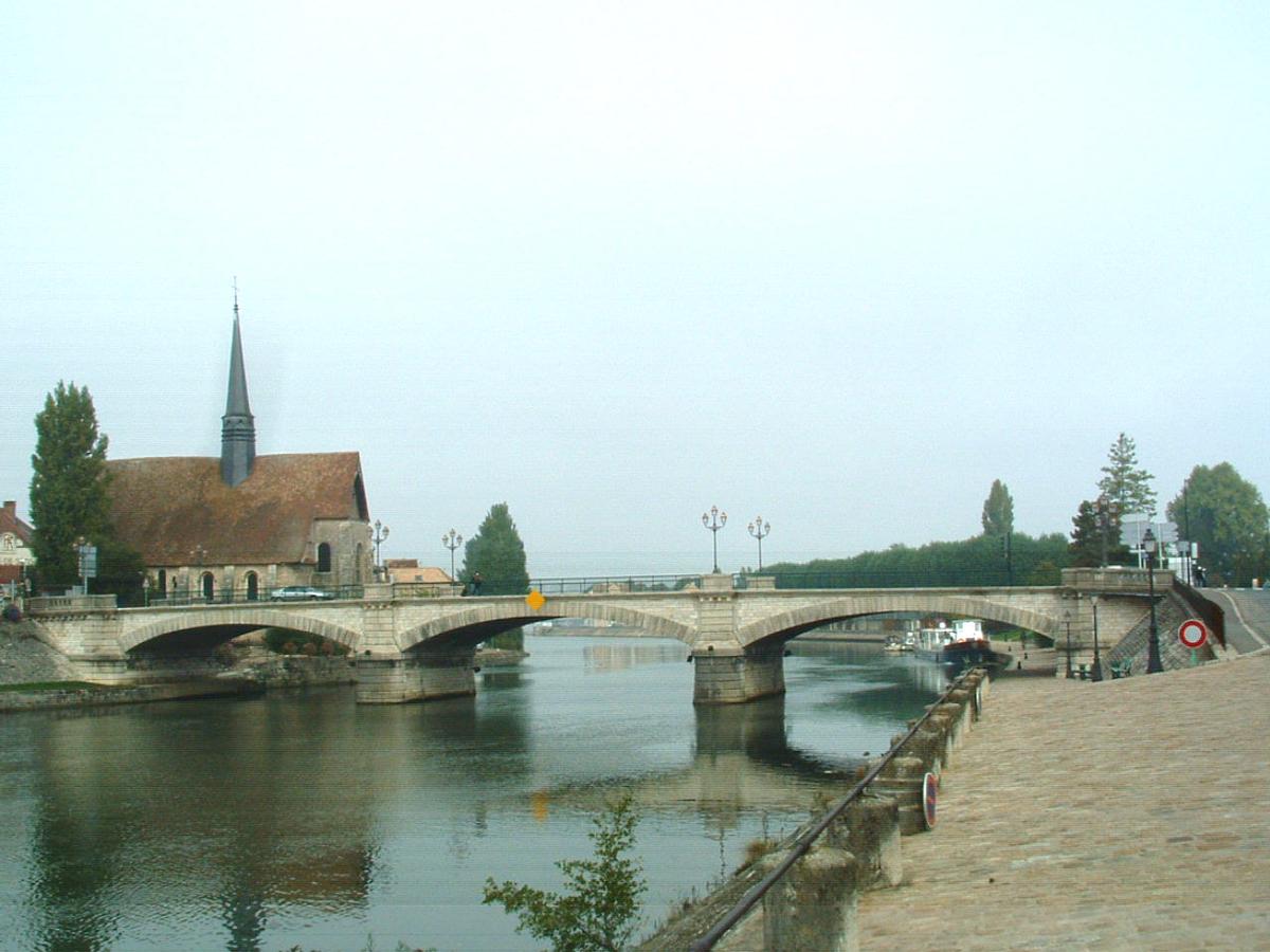 Sens: Pont d'Yonne sur l'Yonne 