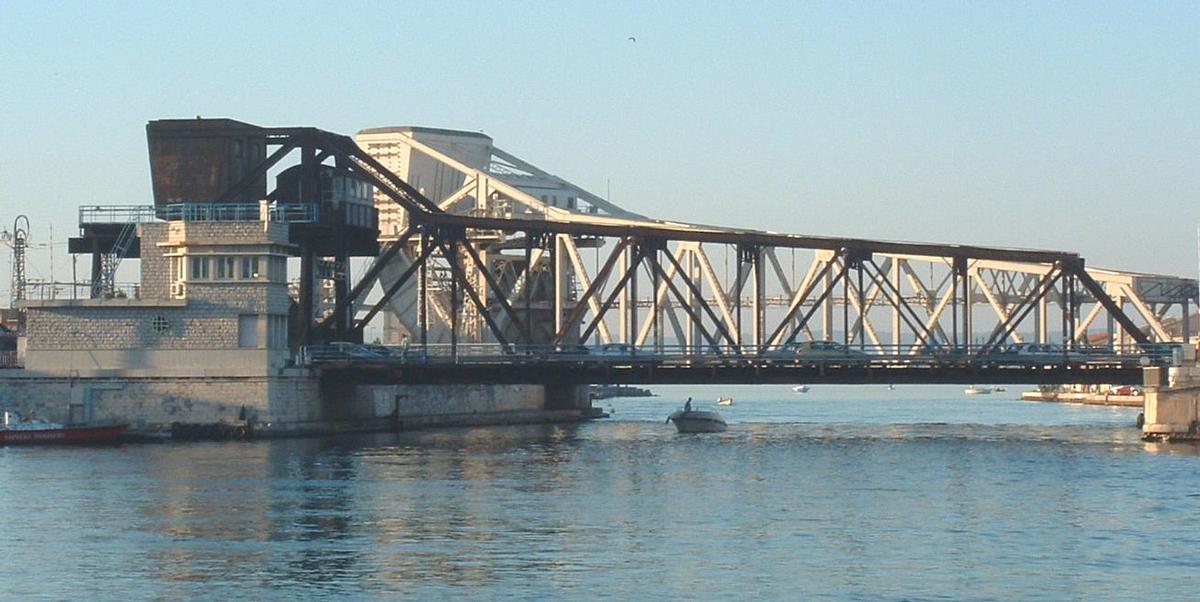 Eisenbahn- und Strassenbrücke über den Bordigue-Kanal 