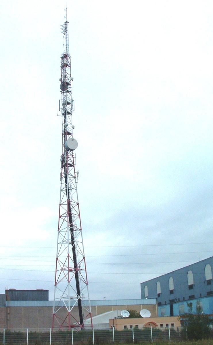 Tour de télécommunication (Emetteurs TV et FM) en treillis d'acier et d'une hauteur de 72 m à Colmar 