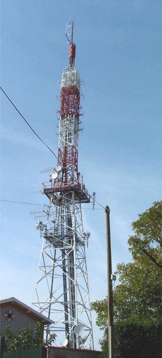 Tour de télécommunication (Emetteurs TV et FM) en treillis d'acier et d'une hauteur de 61 m de Bonhoure (Toulouse) 