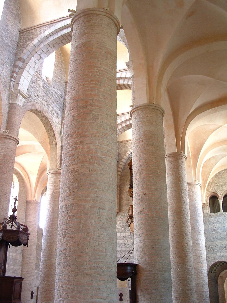 Vues de l'intérieur de l'Abbaye Saint Philibert de Tournus (71) 