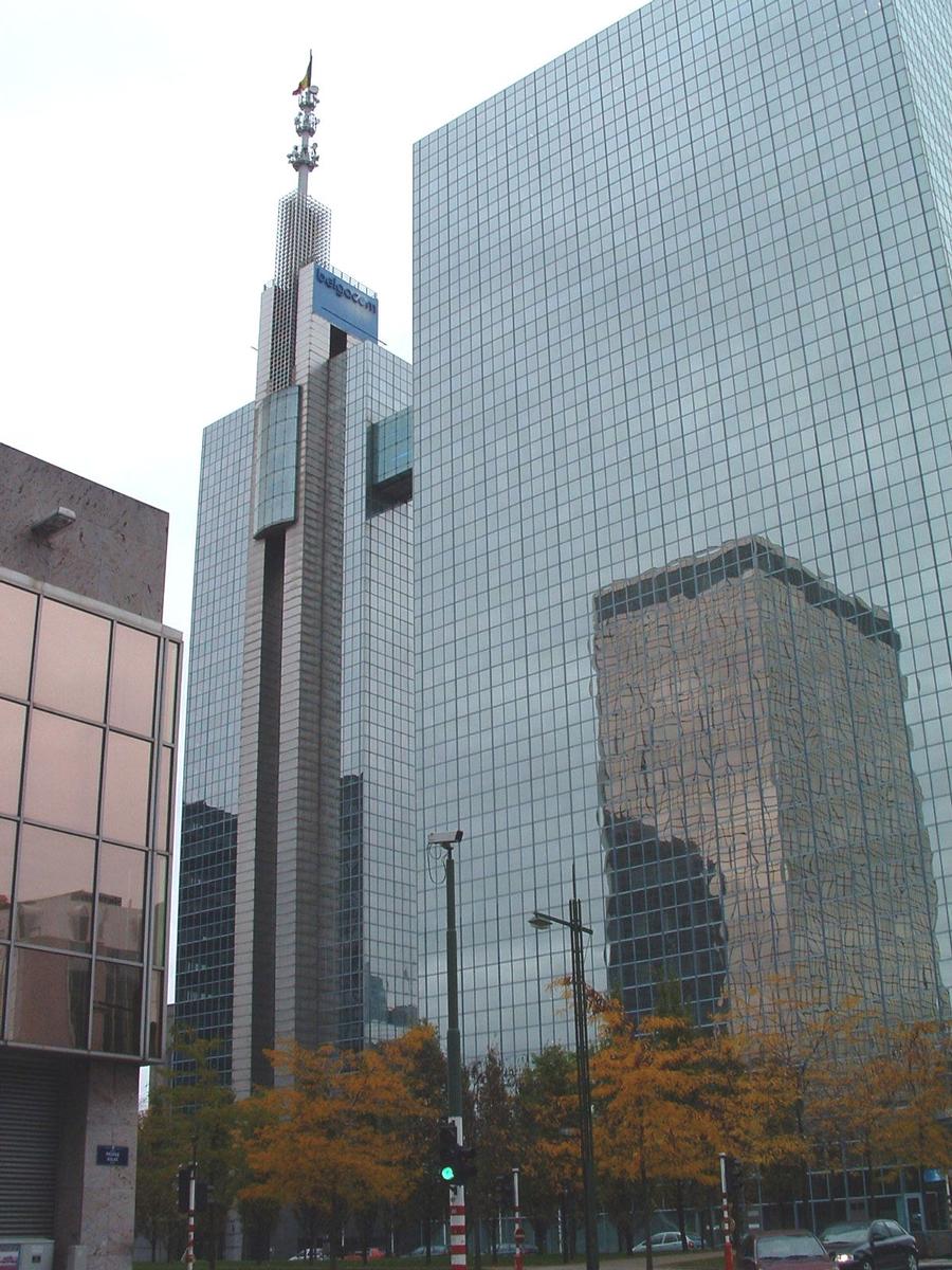 Tours Belgacom à Bruxelles Affectation: bureaux. Achevée en 1996. Hauteur des 2 bâtiments: 102 m. Hauteur au sommet de l'antenne: 134 m
