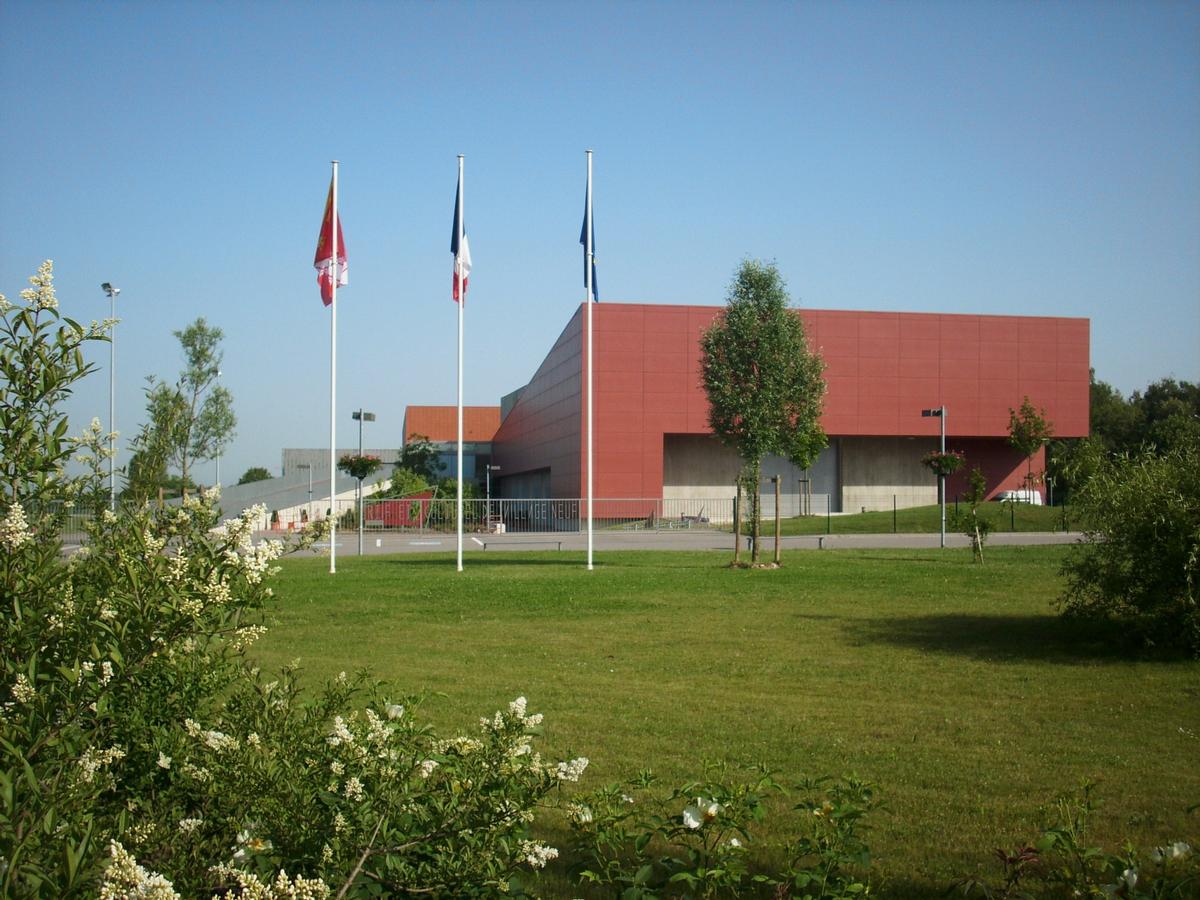Centre Culturel et Sportif de Village-Neuf (68/Alsace), achevé en 2005 