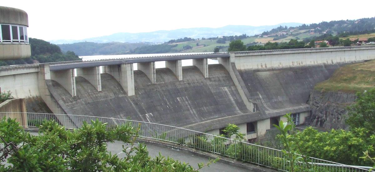 Barrage hydro-électrique de Villerest sur le fleuve «La Loire» 