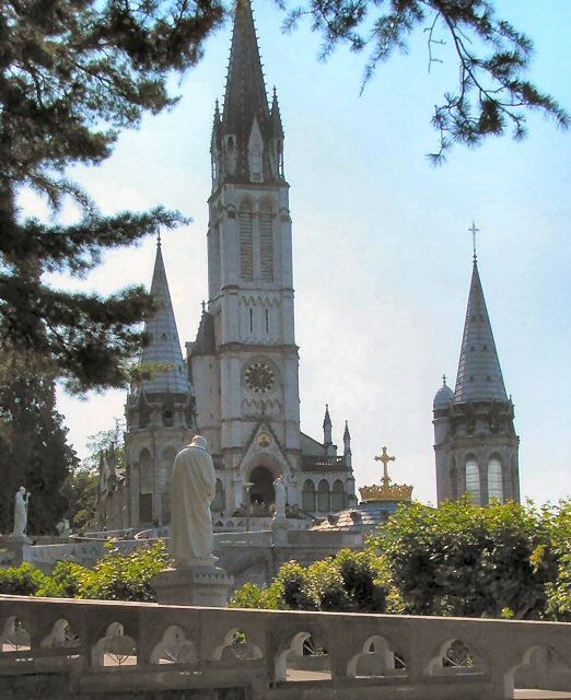 Lourdes (65)Basilique Notre-Dame du RosaireBasilique de l'Immaculée Conception au centre Lourdes (65) Basilique Notre-Dame du Rosaire Basilique de l'Immaculée Conception au centre