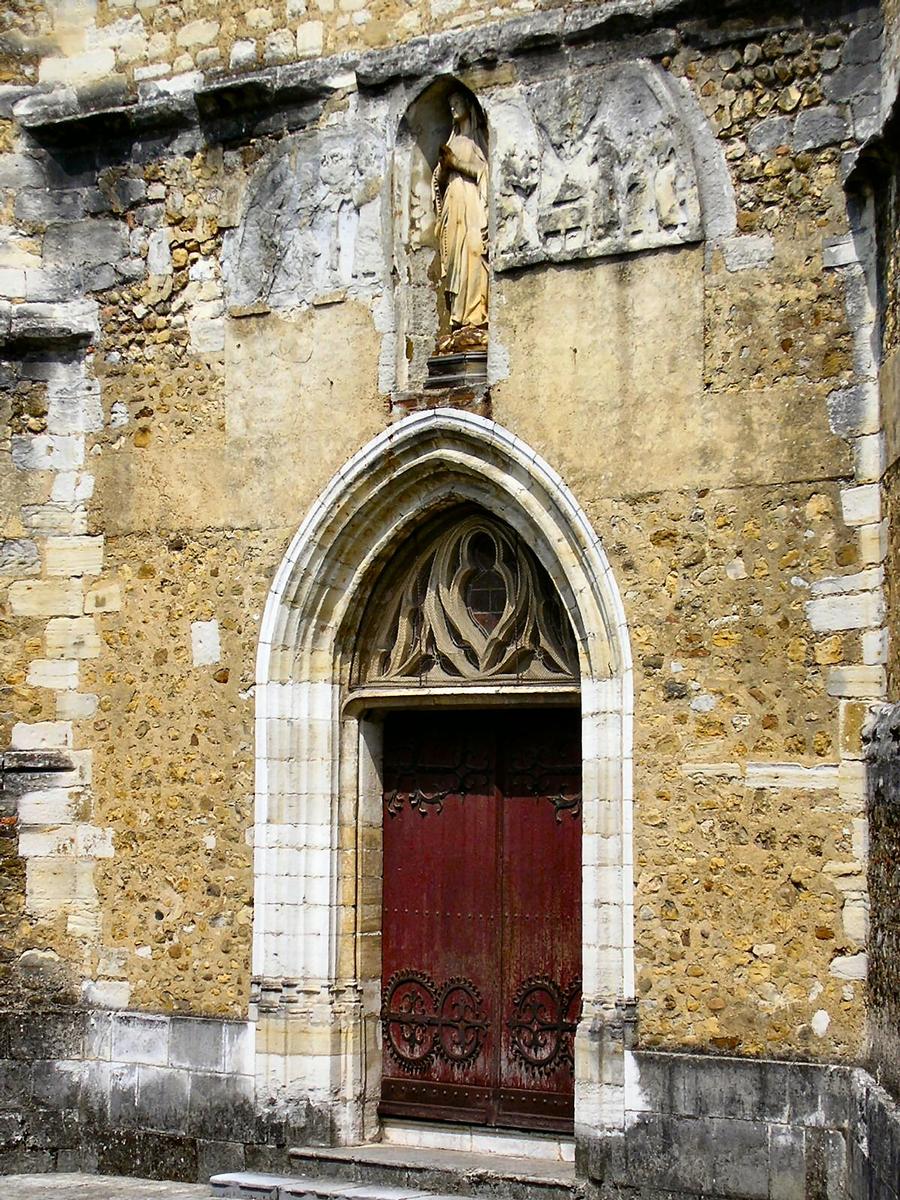 Monein (64)Eglise gothique de Saint Girons (1464)Porte d'entrée latérale Monein (64) Eglise gothique de Saint Girons (1464) Porte d'entrée latérale