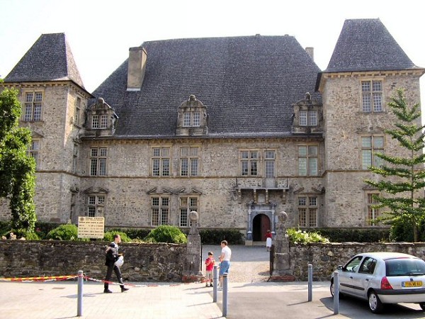 Mauleon (64)Le château de Maytie, édifié par l'évêque d'Oloron au XVIIéme siècle Mauleon (64) Le château de Maytie, édifié par l'évêque d'Oloron au XVIIéme siècle