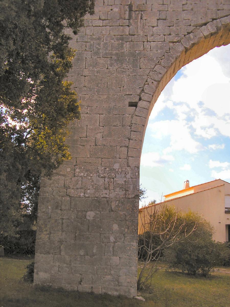 Aquädukt in Castries 