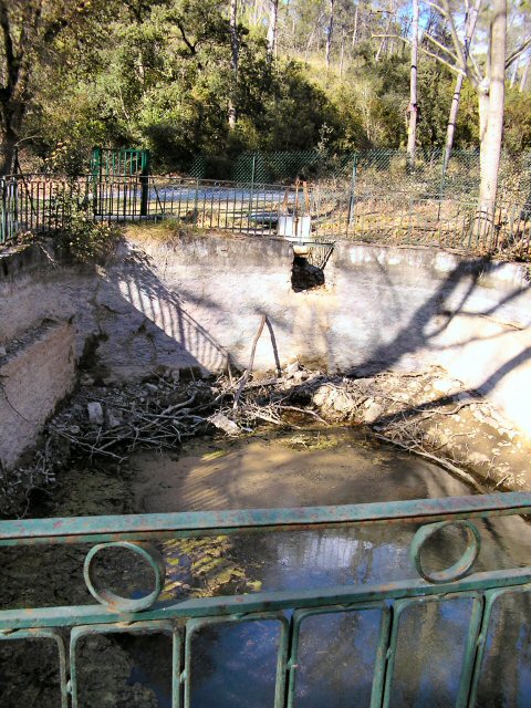 Le bassin au départ de l'aqueduc à Prades le Lez 
