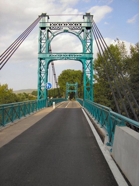 Pont suspendu de Saint-Bauzille-de-Putois, Hérault, France. L'ouvrage après sa reconstruction de 2004/2005 
