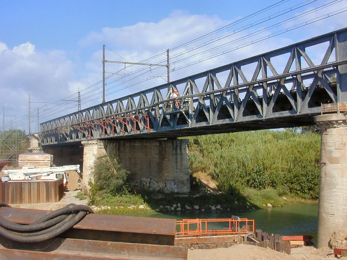 Reconstruction du pont du chemin de fer sur l'Orbieu. Batardeaux des piles 