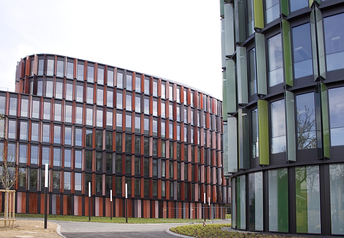 Mediendatei Nr. 161884 Cologne Oval Offices (COO), Gustav-Heinemann-Ufer 72 + 74, EU-Green-Building-Standard, Architekten des Gebäudes sind Louisa Hutton und Prof. Matthias Sauerbruch, 14.05.2009 Richtfest, Fertigstellung Juni 2010