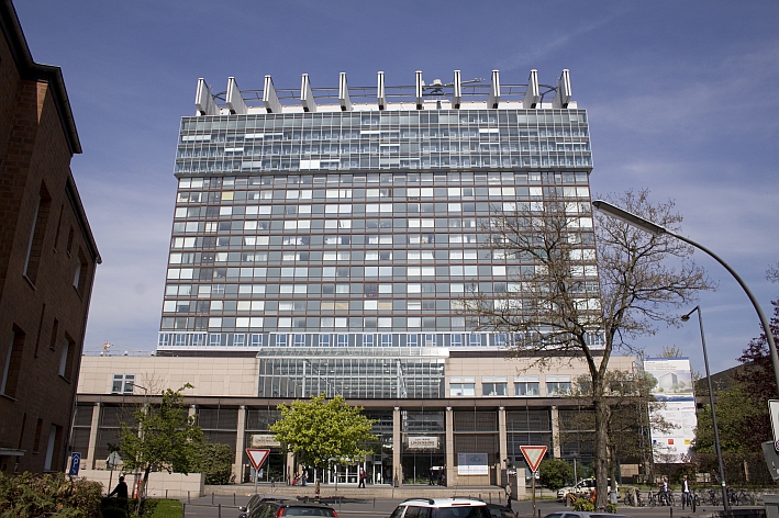 Bettenhaus der Universitätsklinik Köln 