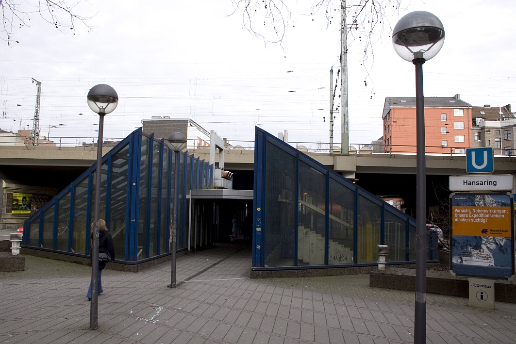 U-Bahnstation Hansaring, Treppenzugang zum U-Bahn-Bahnsteig 