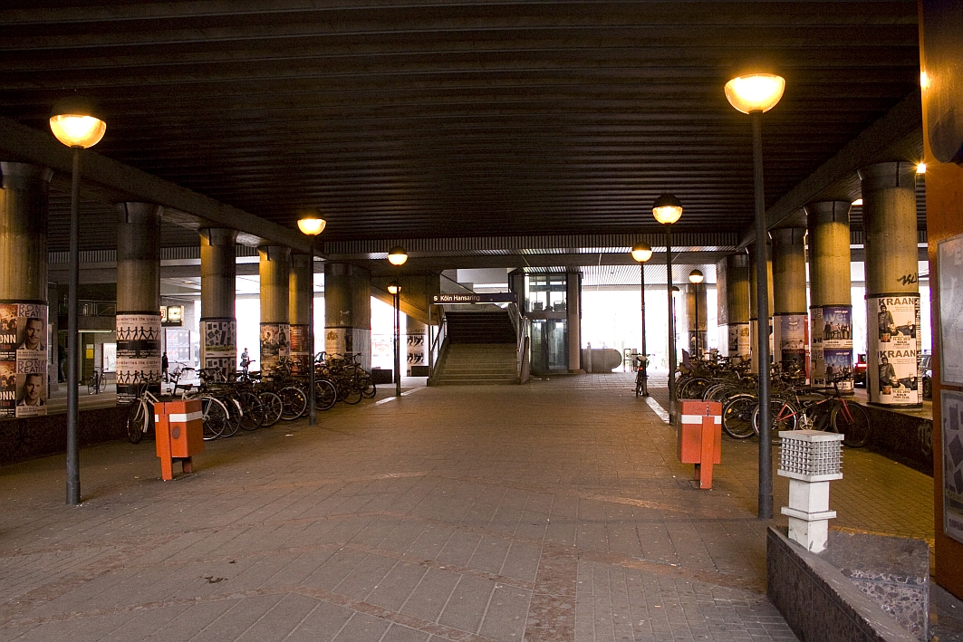 U-Bahnstation Hansaring und S-Bahnaufgang 