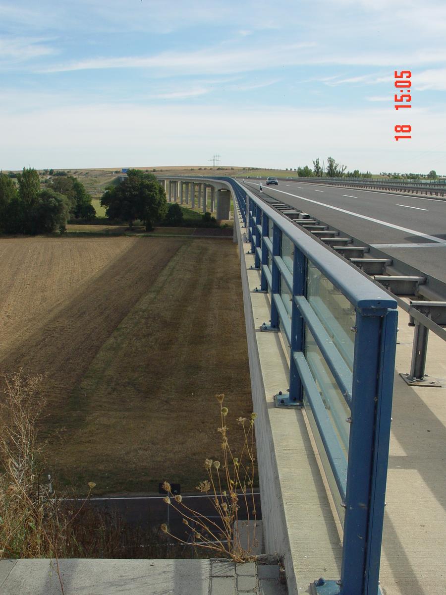 Saalebrücke A38 bei Schkortleben oben, Richtung Kreuz Rippachtal (Leipzig) 