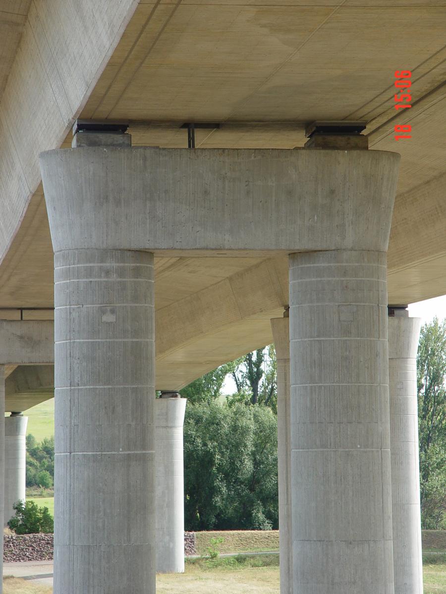 Saalebrücke A38 bei Schkortleben, Pfeiler, Brückenauflager 