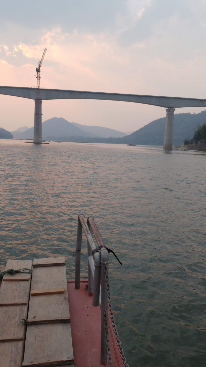 Pont ferroviaire sur le Mekong 