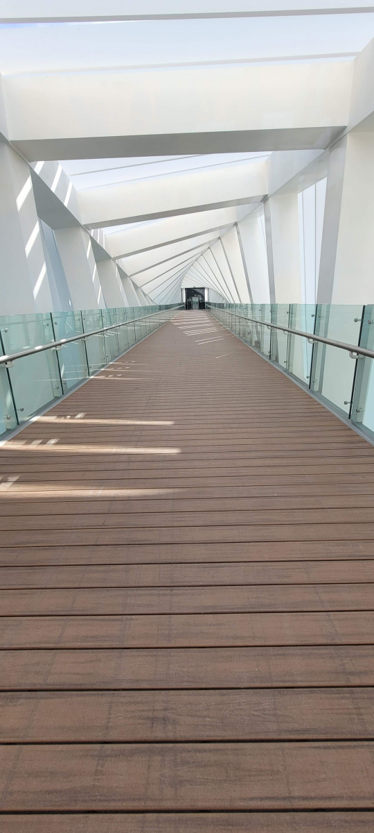 Fußgängerbrücke über den Dubai-Kanal III 