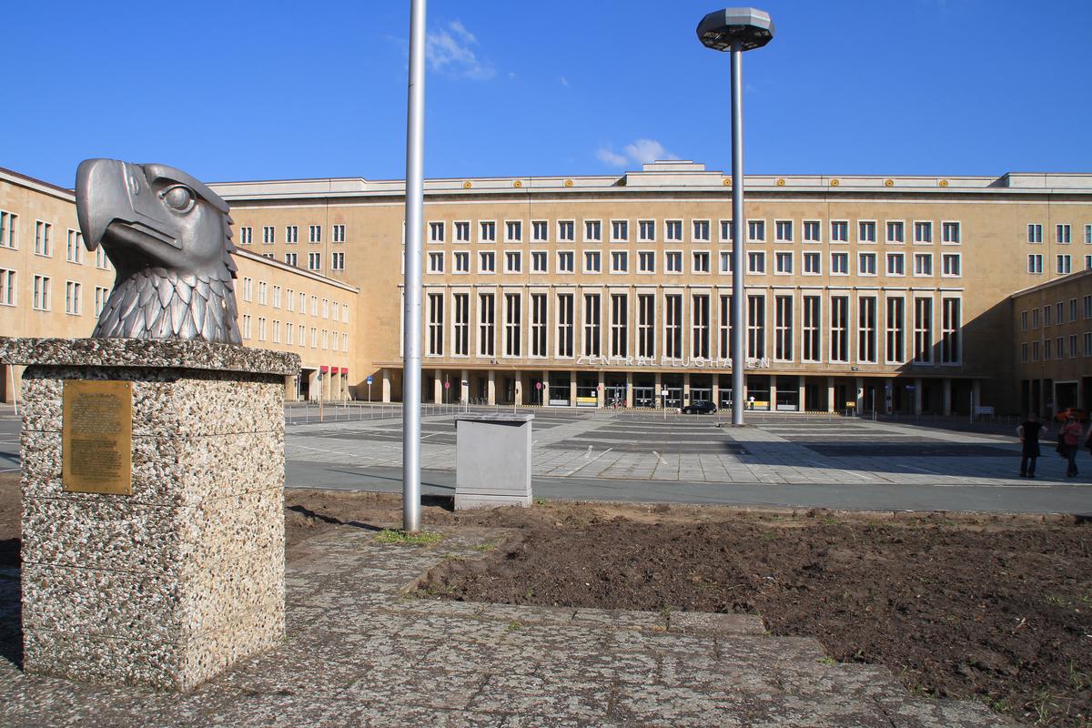 Berlin Tempelhof, l'aéroport transformé en parc urbain – L'interconnexion  n'est plus assurée