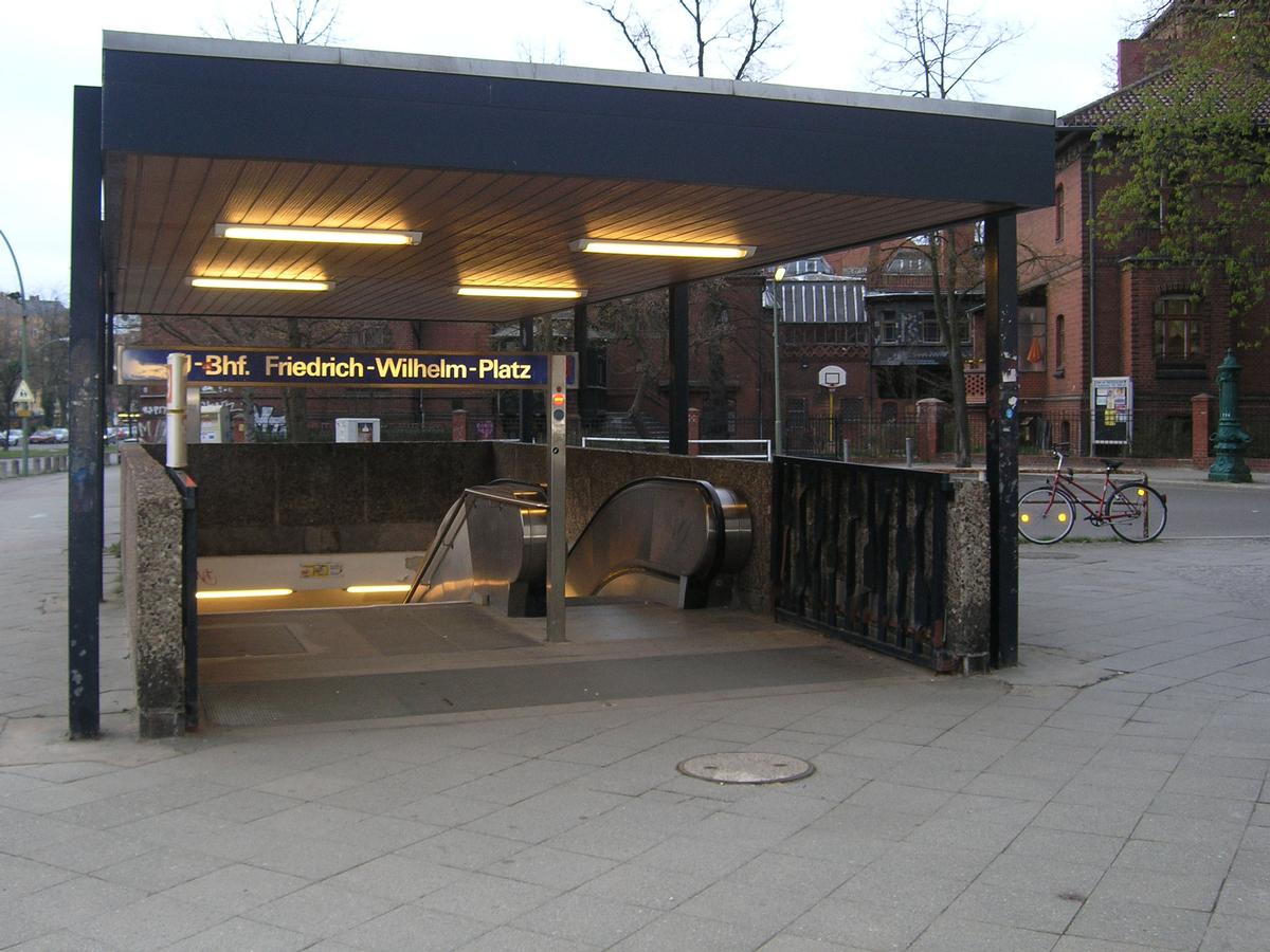 Station de métro Friedrich-Wilhelm-Platz 
