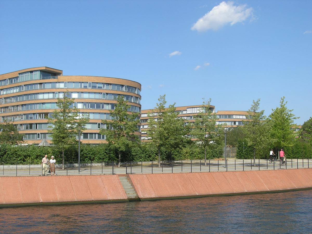 Wohnungen für Bundesbedienstete Moabiter Werder ("Schlange"), Berlin 