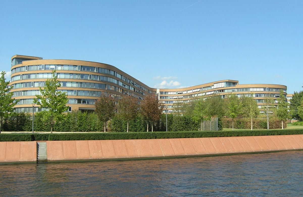 Wohnungen für Bundesbedienstete Moabiter Werder ("Schlange"), Berlin 