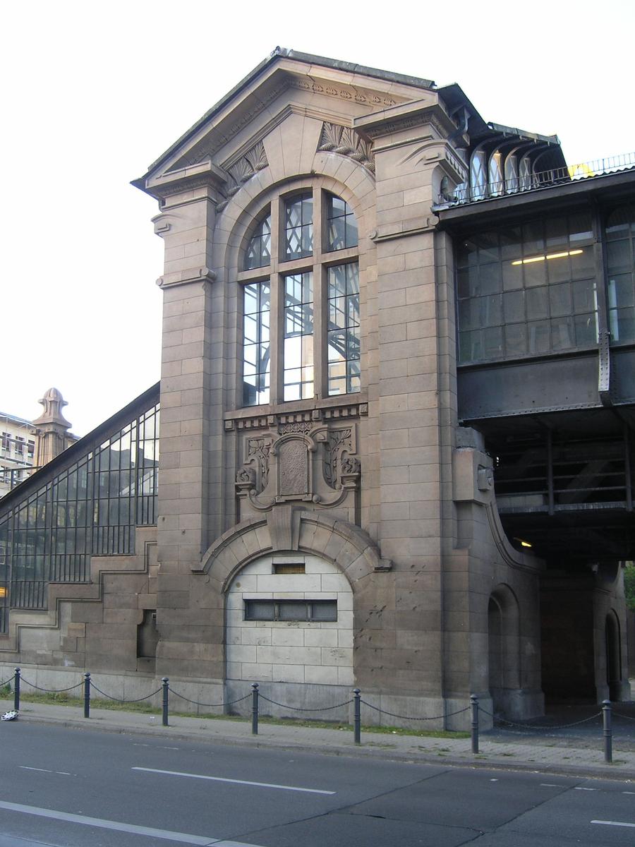 Bülowstraße Metro Station 