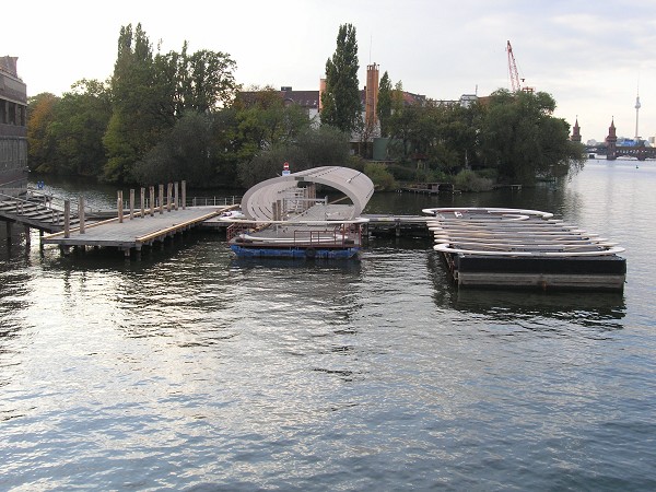 Badeschiff Spreebrücke 