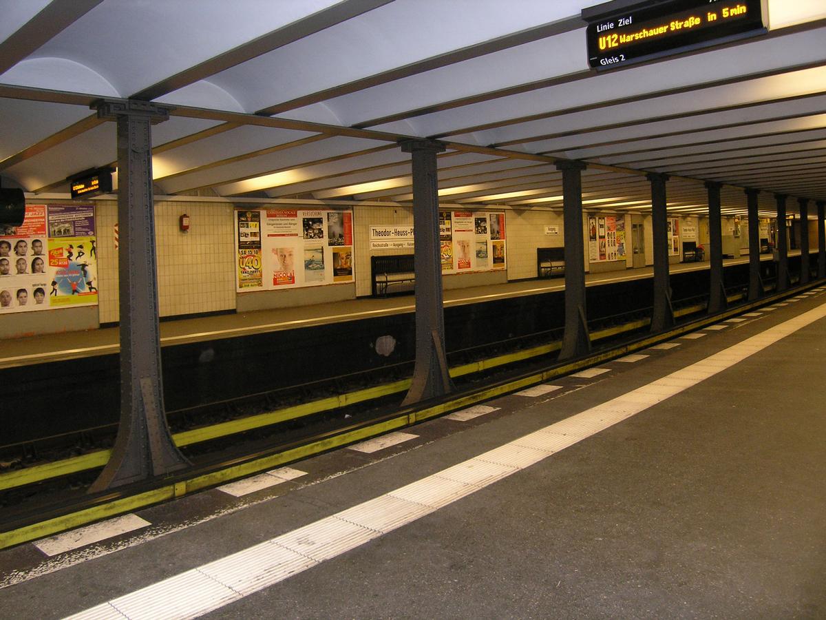 Station de métro Theodor-Heuss-Platz à Berlin 